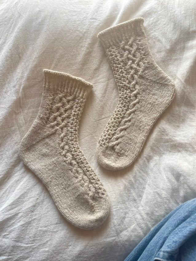 羊ノ糸で編む comogomo socks by woocoknits(数量限定・ステッカー付き)