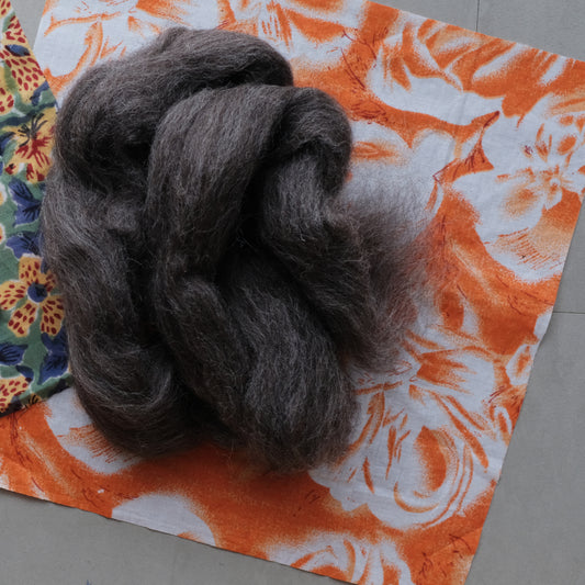 カード済み羊毛25g