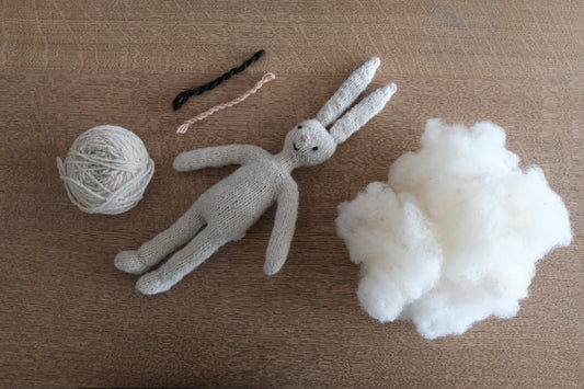 GIGI & NENE 刺繍用の糸と中綿用の羊毛 15gセット