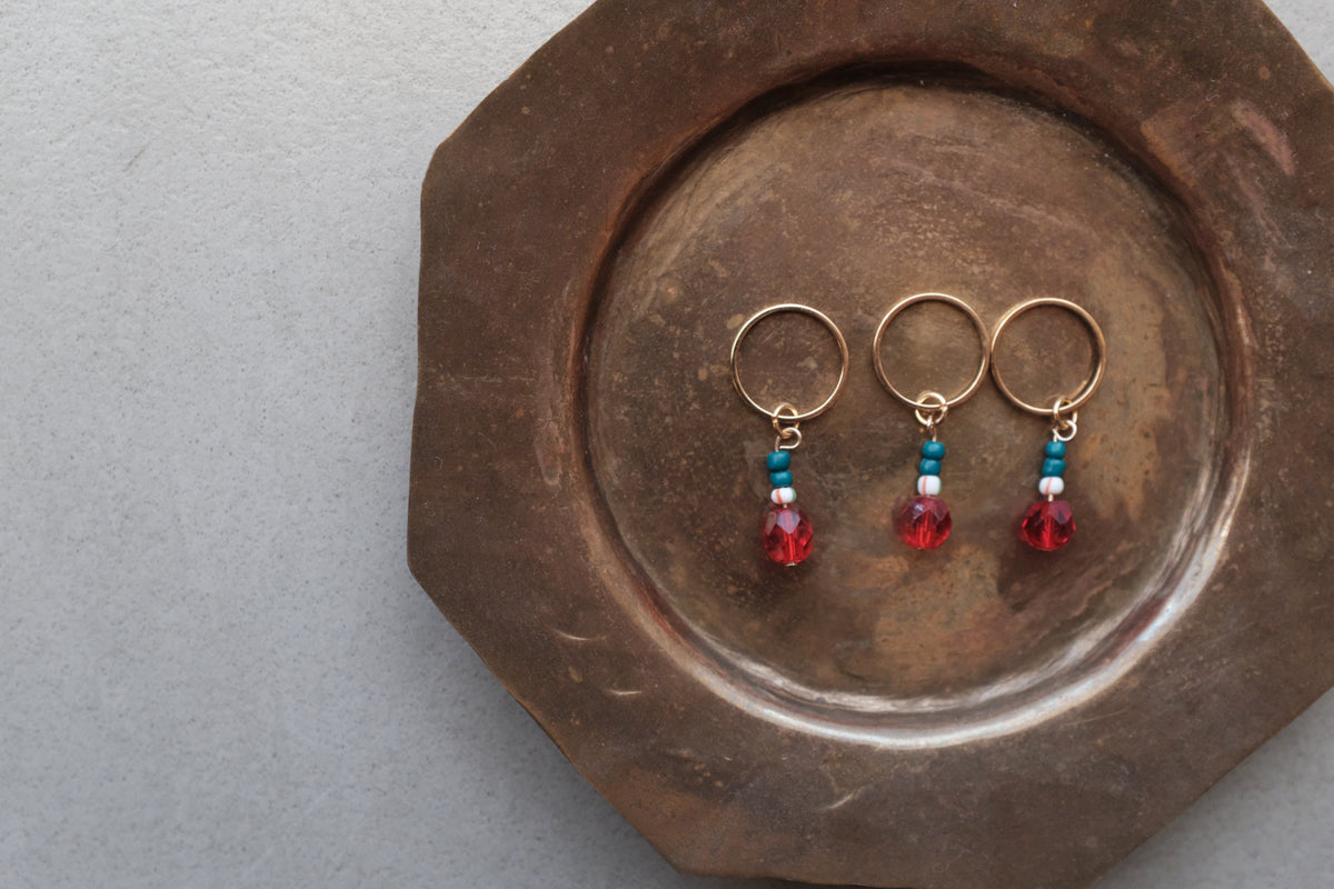 Stitch Marker  - Red crystal & Green beads