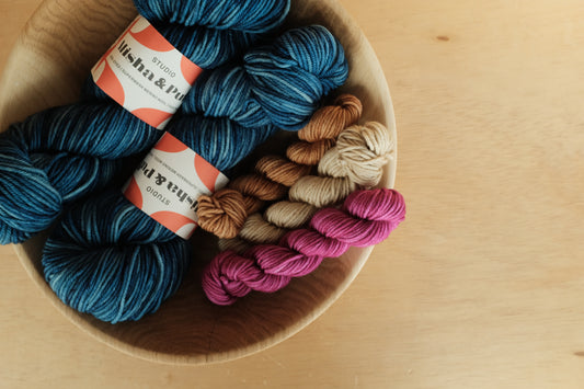 Laurel Vest 糸セット - Ocean Space Dye, Fuchsia, Alabaster, Rose Gold